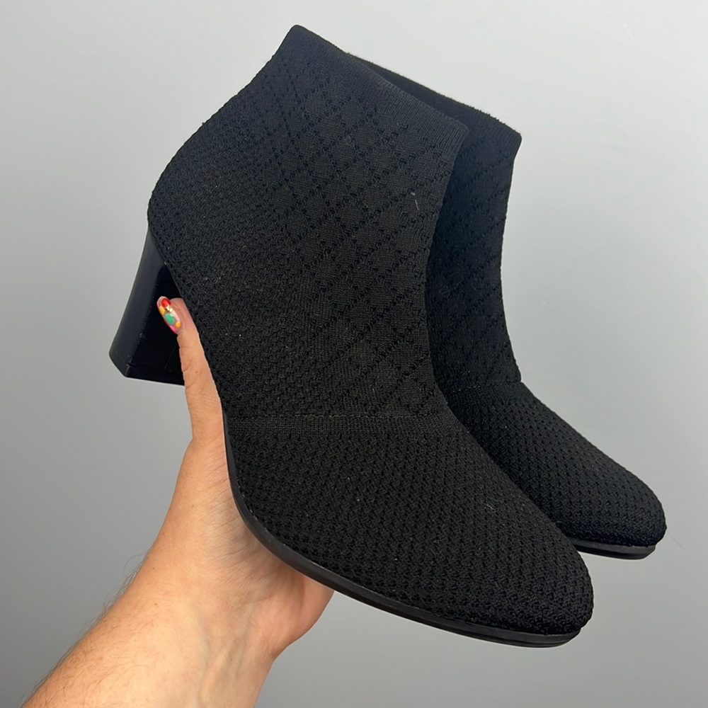 Life Stride black soft stretch heeled ankle boot size 6.5